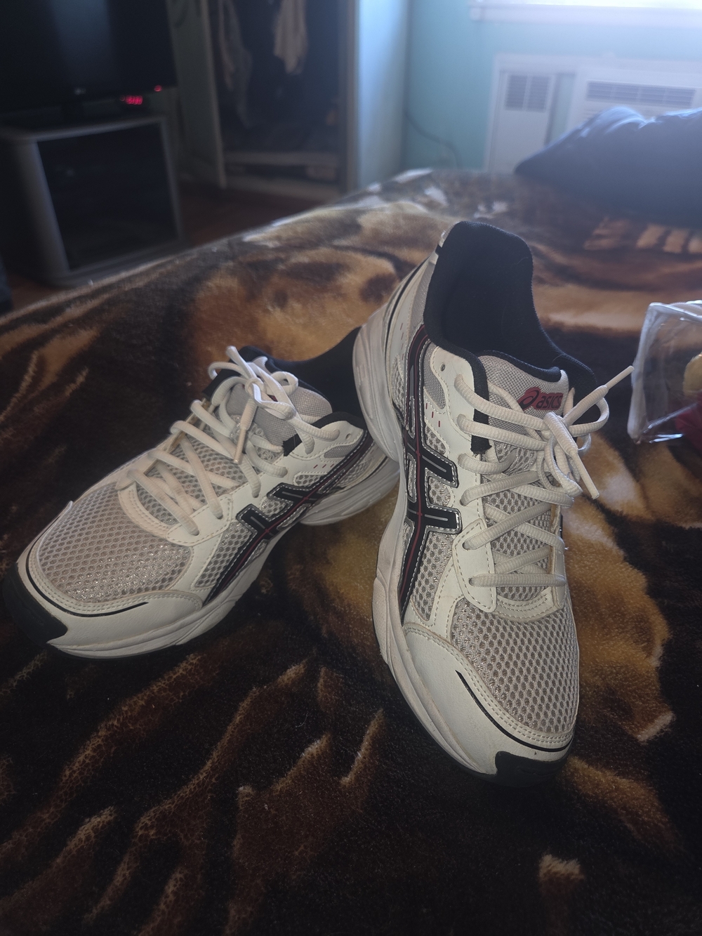 Asics Men’s White and Black Mesh Athletic Running Shoes with Red Trim